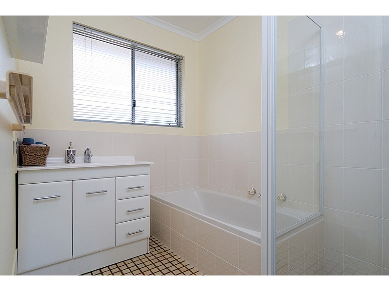 30 Lewis Avenue, Mount Barker SA 5251