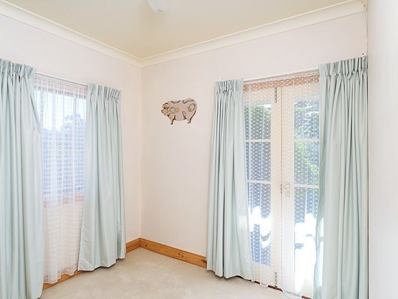 20 Weeroona Drive, Milang SA 5256
