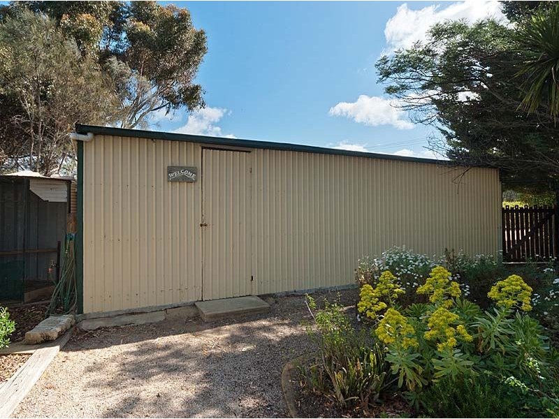 20 Weeroona Drive, Milang SA 5256