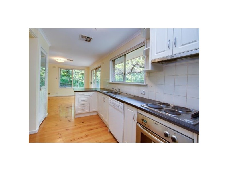 11 Hawthorn Road, Stirling SA 5152
