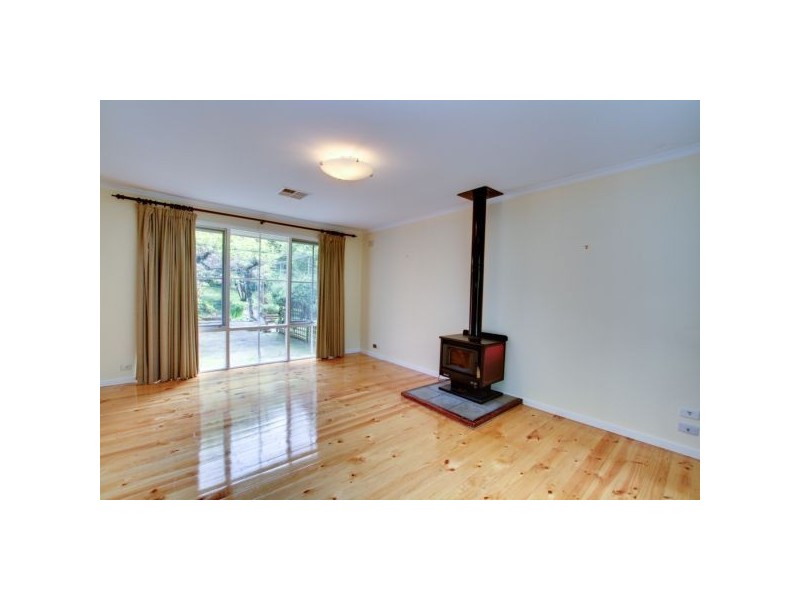 11 Hawthorn Road, Stirling SA 5152