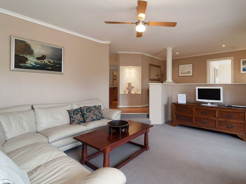 2 Les Bell Drive, Mount Barker SA 5251