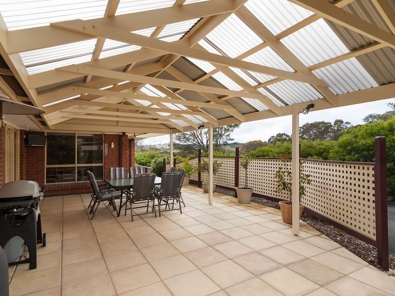 2 Les Bell Drive, Mount Barker SA 5251