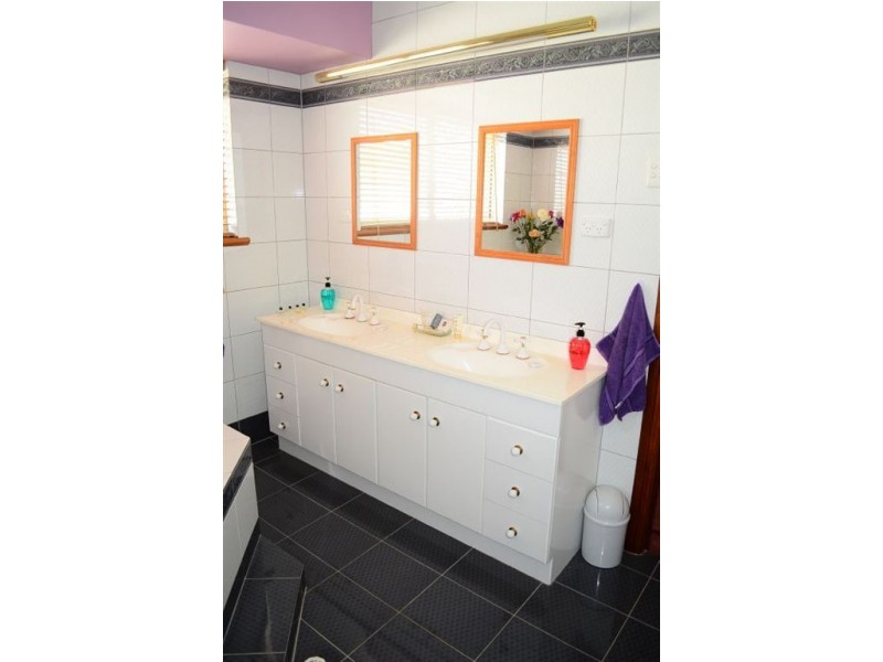 8 Evans Street, Woodside SA 5244