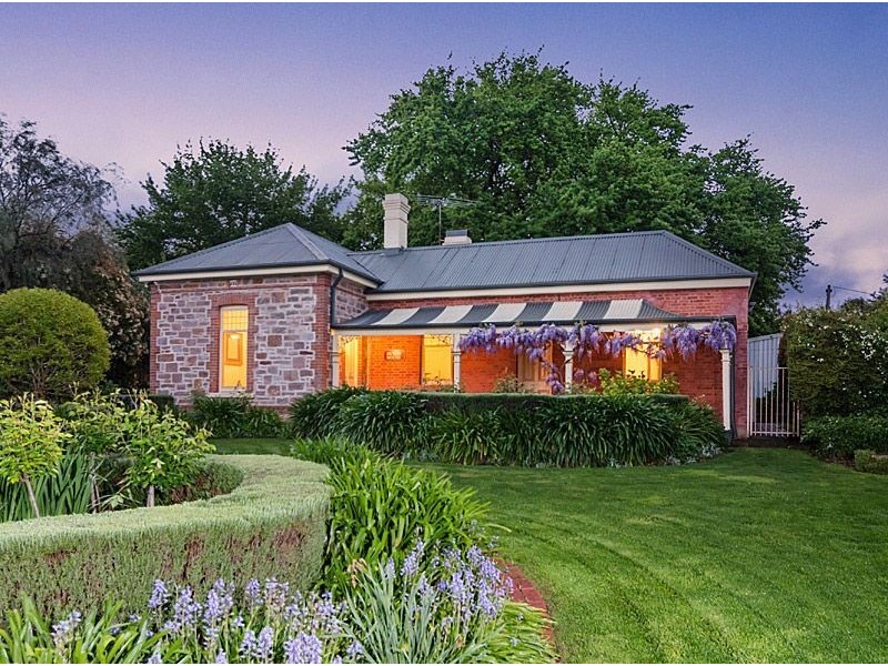 11 Druids Avenue, Mount Barker SA 5251