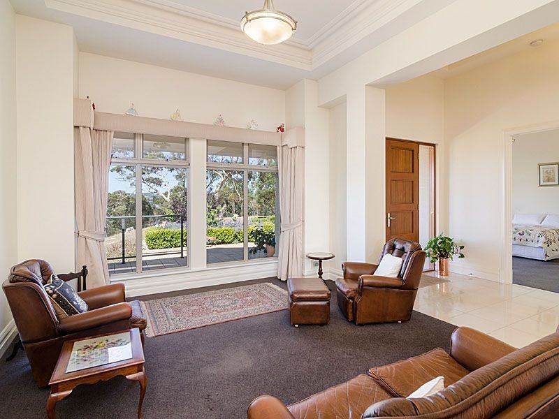 2 Tremayne Drive, Mount Barker SA 5251