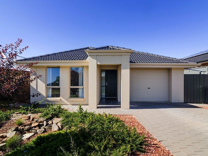 16 Carlson Street, Mount Barker SA 5251
