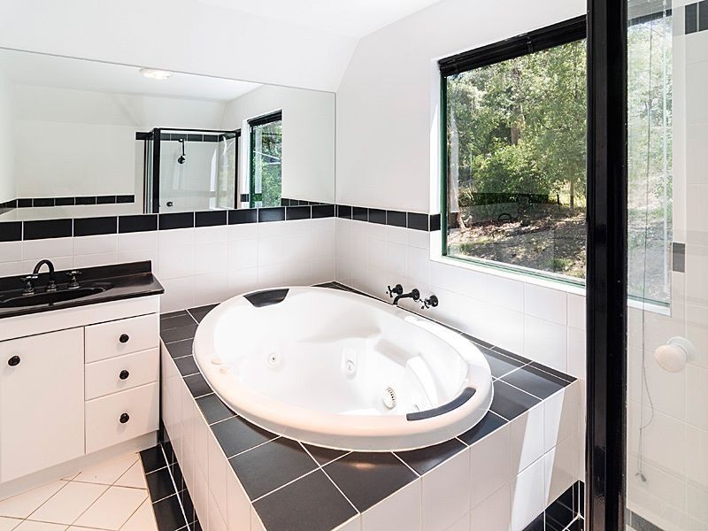 17 Fernhill Road, Bridgewater SA 5155