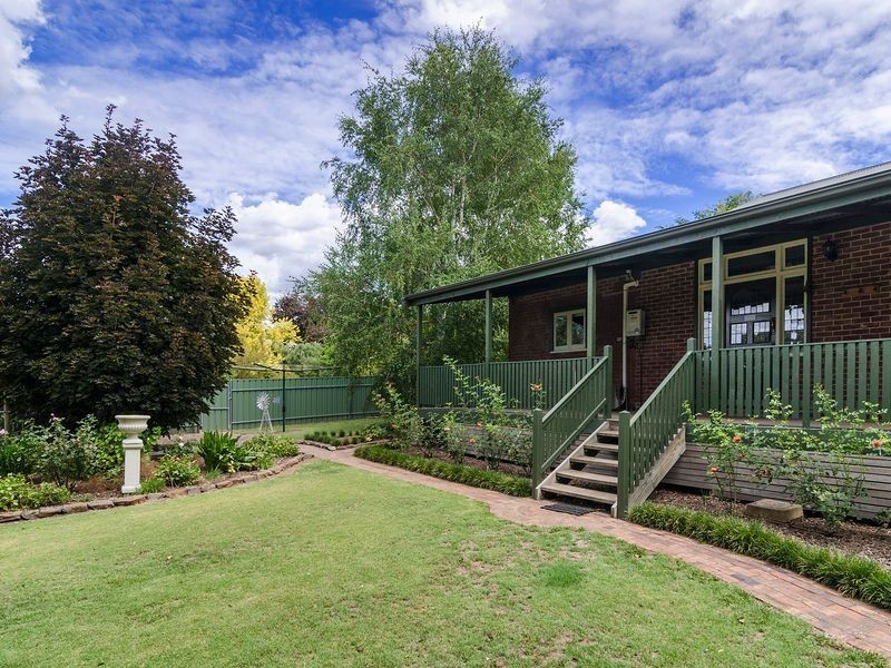 11 Albert Road, Mount Barker SA 5251