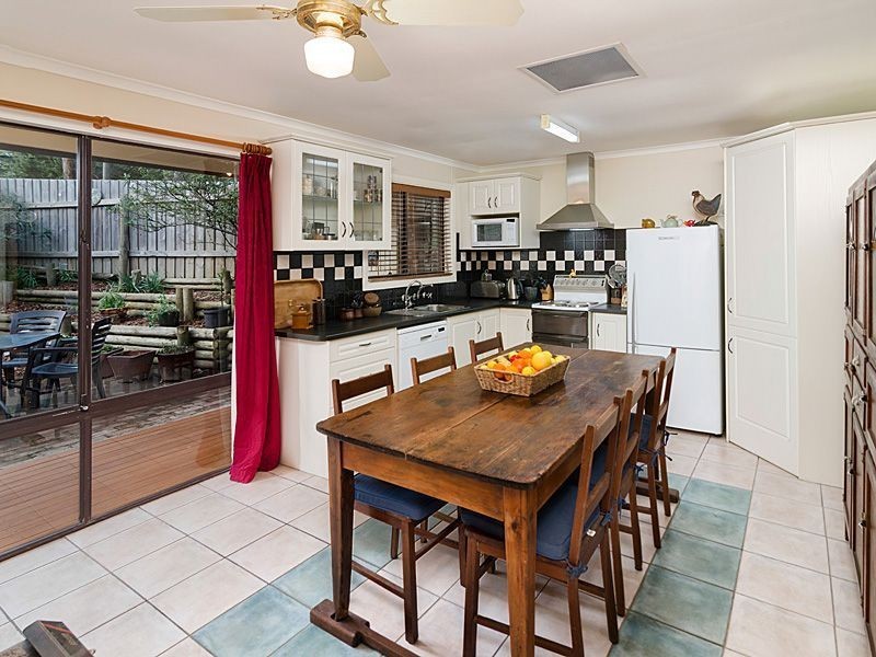 21 Emmett Road, Crafers West SA 5152