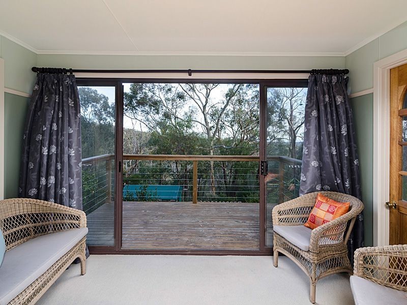 21 Emmett Road, Crafers West SA 5152