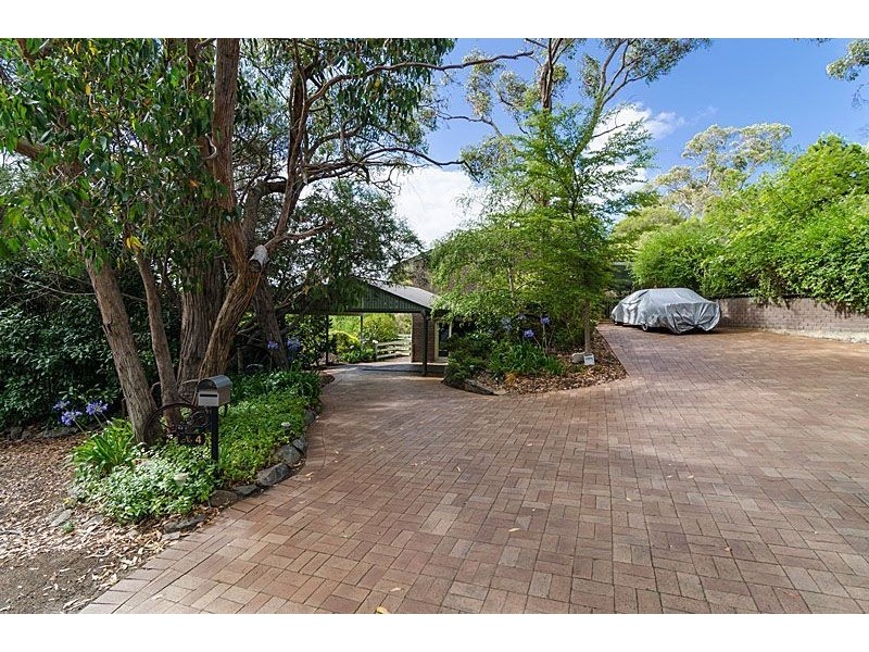 4 Heather Road, Stirling SA 5152