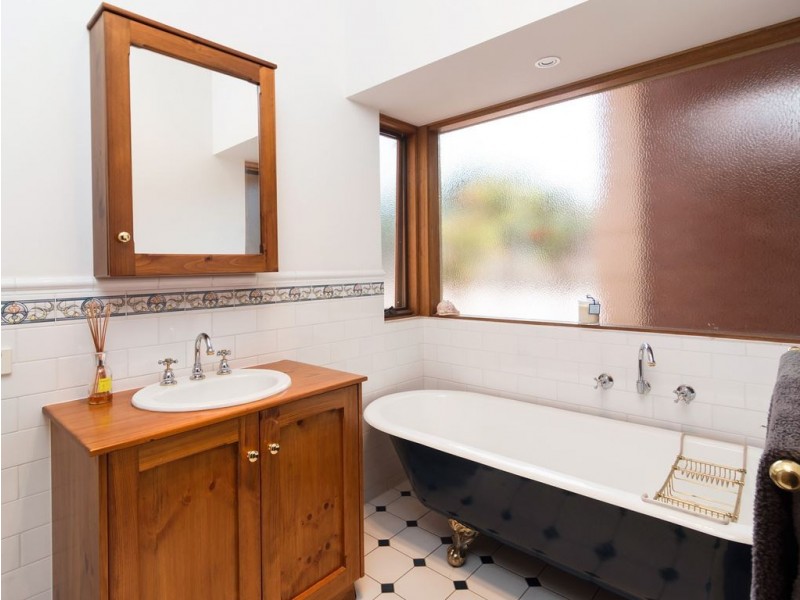 2 Schaefer Court, Mount Barker SA 5251