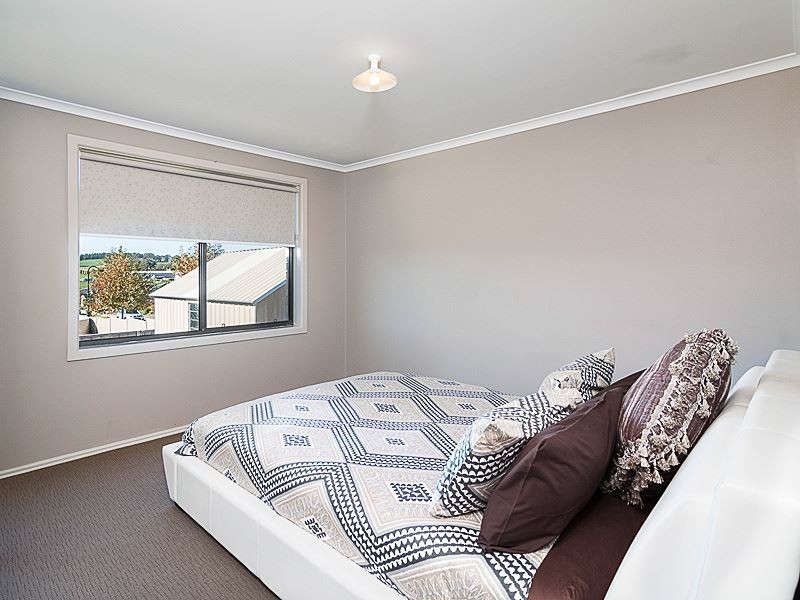 24 Belmont Crescent, Mount Barker SA 5251