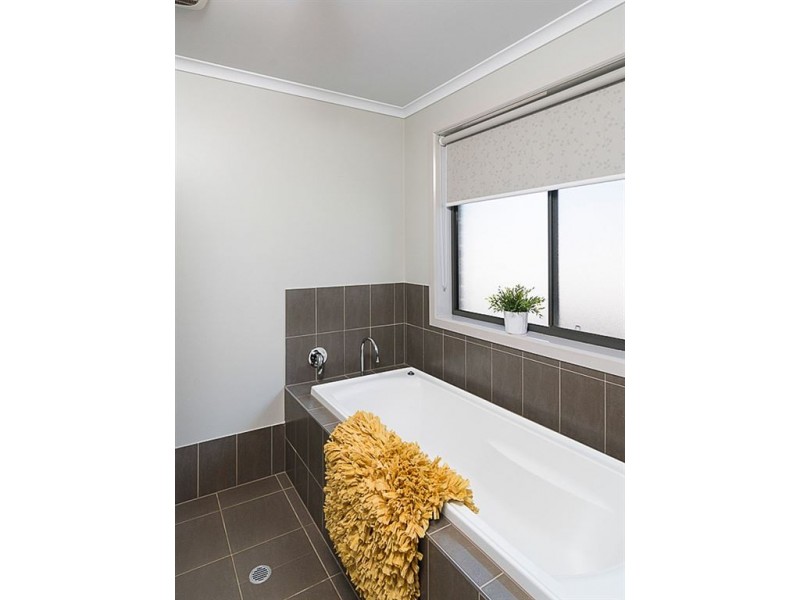 24 Belmont Crescent, Mount Barker SA 5251