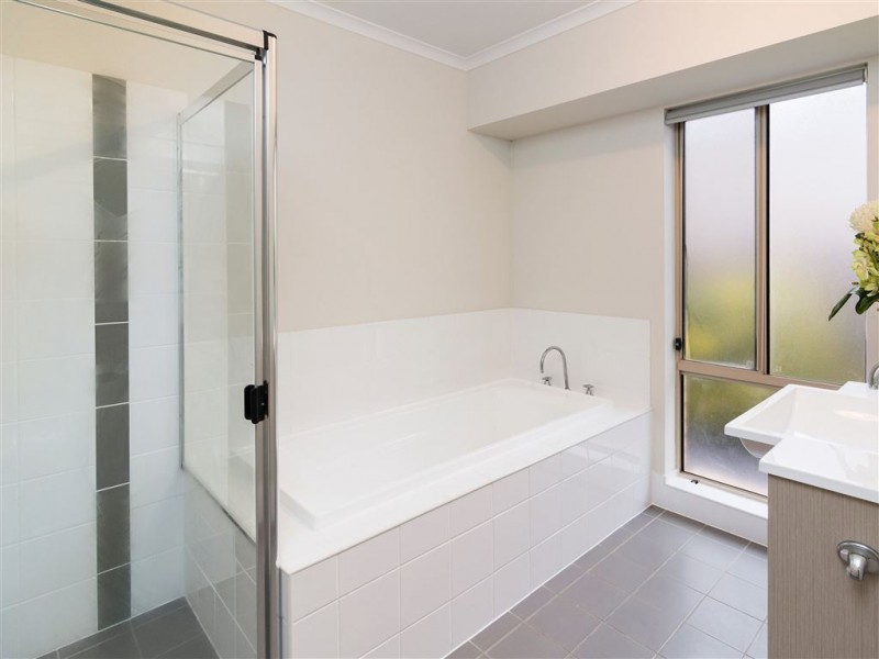 16 Belmont Crescent, Mount Barker SA 5251