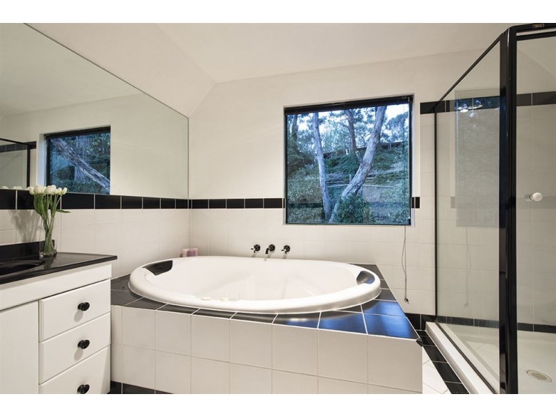 17 Fern Hill Road, Bridgewater SA 5155