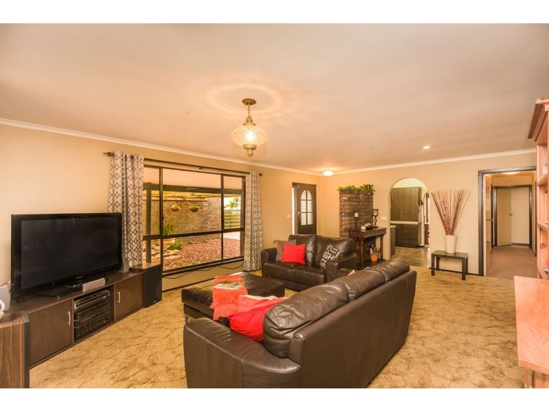 16 Roper Road, Murray Bridge SA 5253