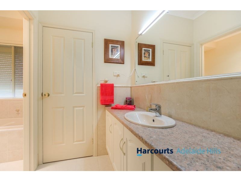 15 Barrow Court, Mount Barker SA 5251