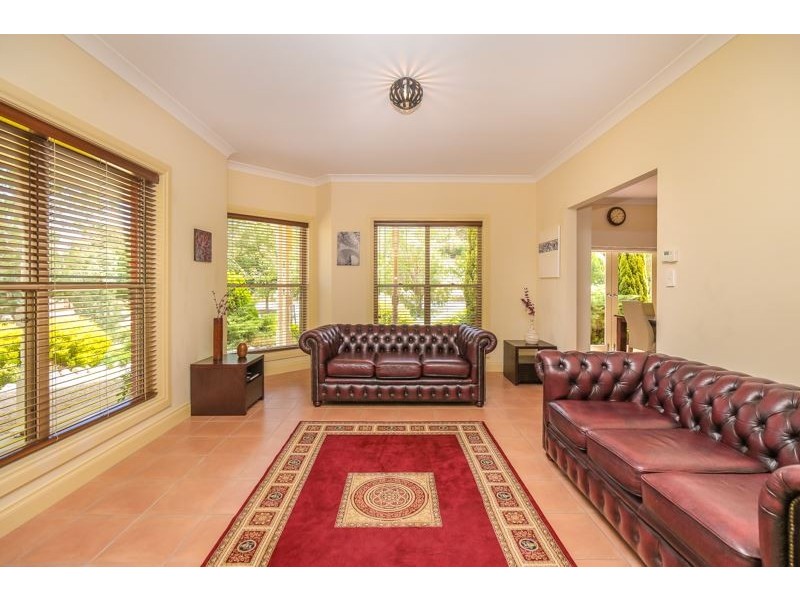 17 Fairfield Road, Mount Barker SA 5251