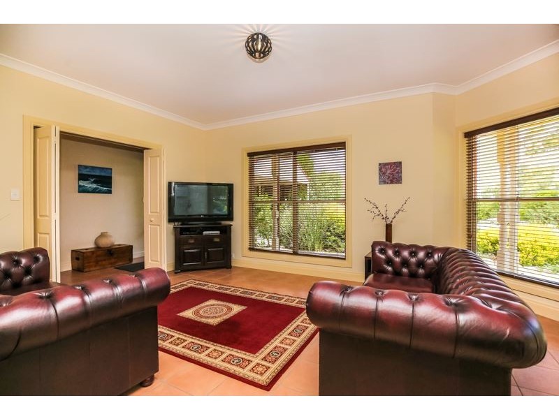 17 Fairfield Road, Mount Barker SA 5251