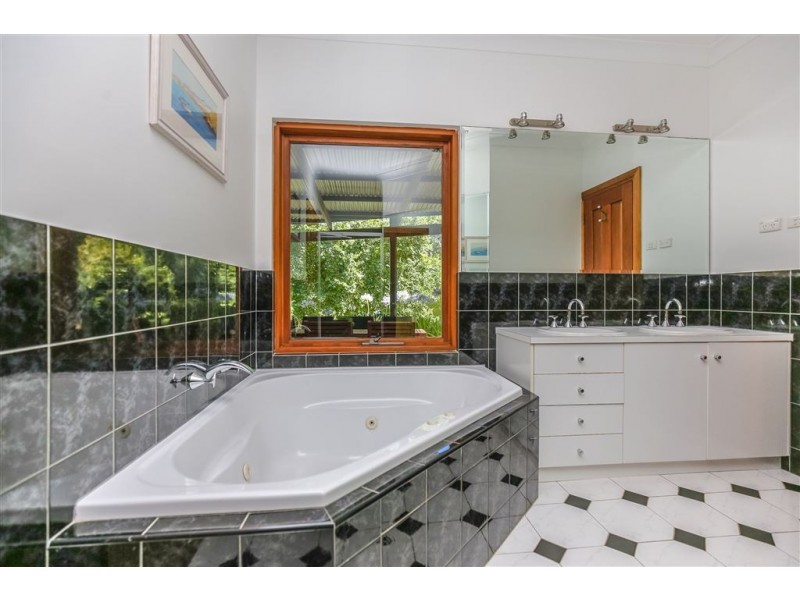 120 Cave Avenue, Bridgewater SA 5155