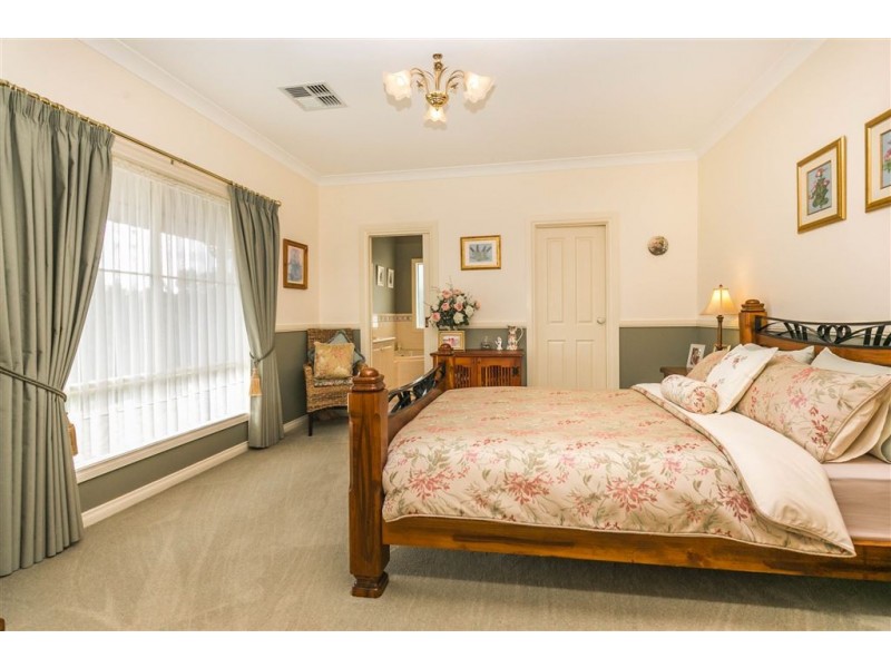 8 Duncan Crescent, Mount Barker SA 5251