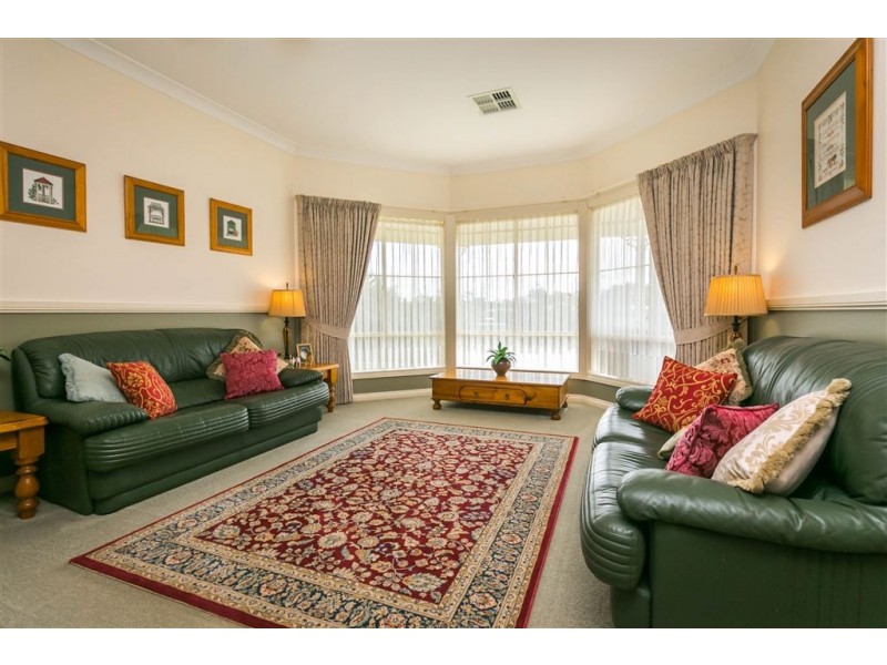 8 Duncan Crescent, Mount Barker SA 5251