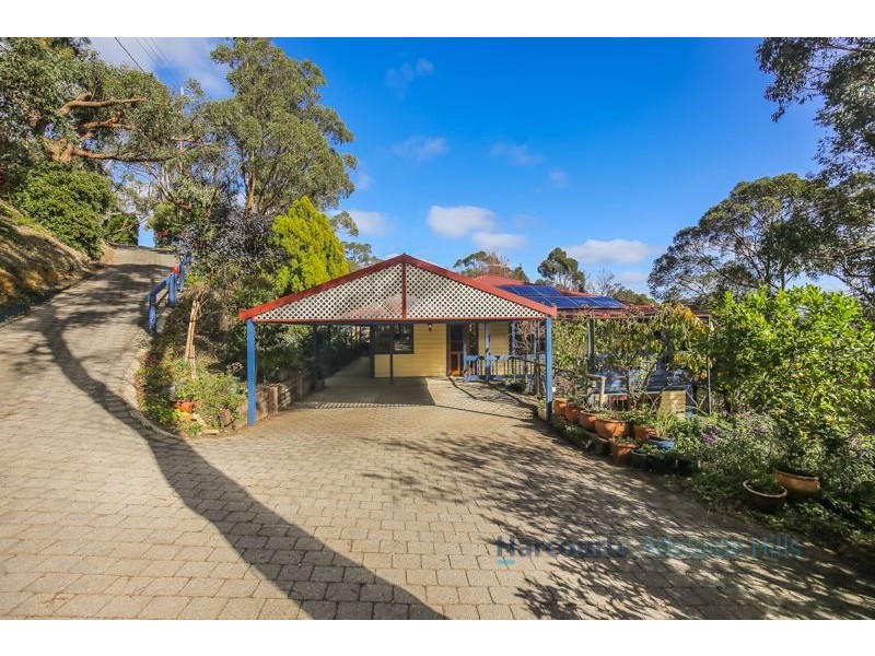 5 St Barberie Drive, Crafers SA 5152