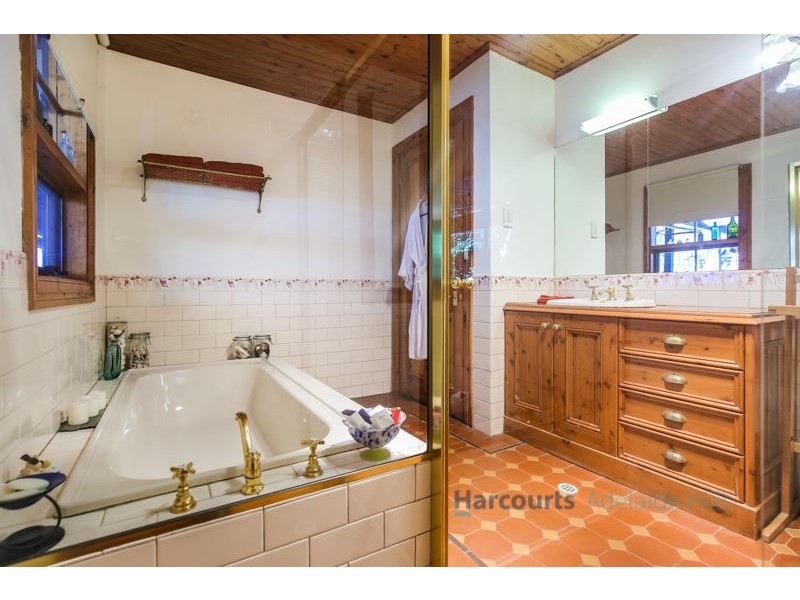 5 St Barberie Drive, Crafers SA 5152