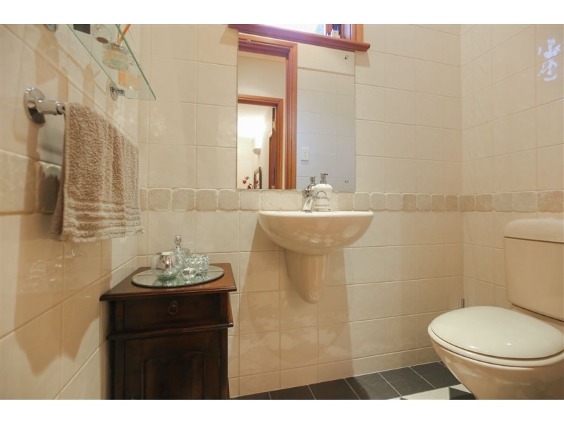 17 Kanyaka Road, Aldgate SA 5154