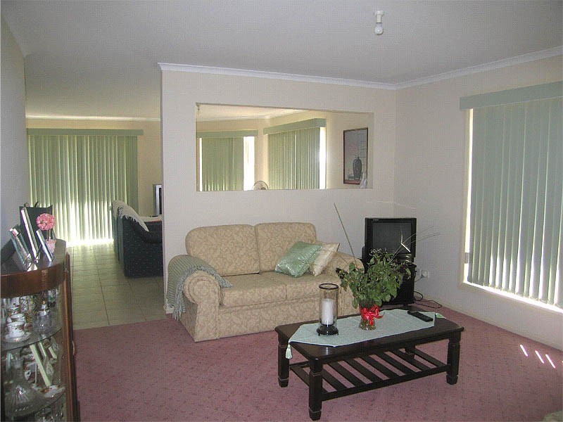 6 Ridgefield Avenue, Paradise SA 5075