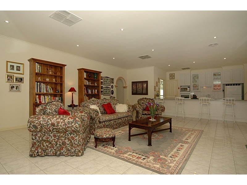 8 Kristen Court, Coromandel Valley SA 5051