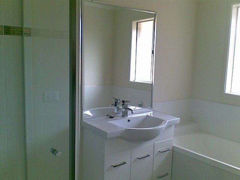 33 Titmarsh Cct, Fernvale QLD 4306