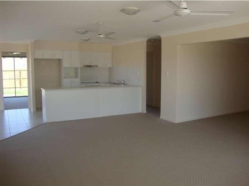 unit 1/9 Harrier Place, Lowood QLD 4311