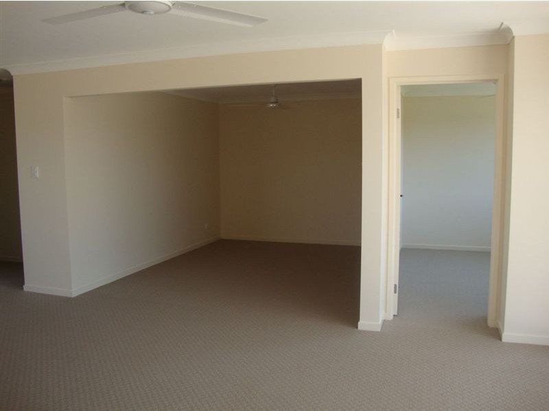 unit 1/9 Harrier Place, Lowood QLD 4311
