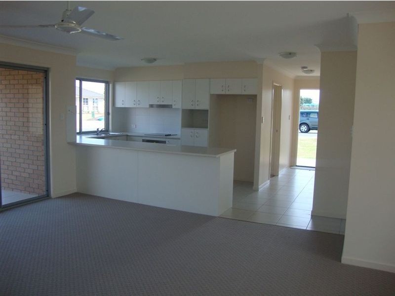2/8 Spoonbill Court, Lowood QLD 4311