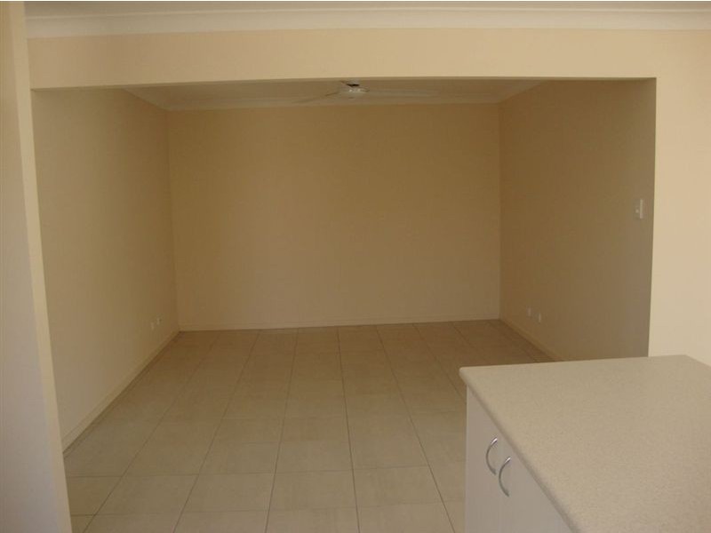 2/20 Harrier Place, Lowood QLD 4311