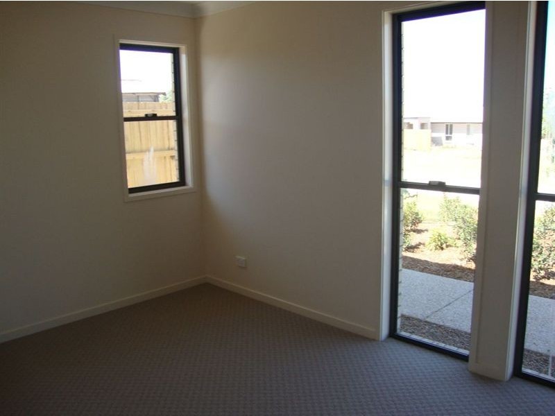 2/20 Harrier Place, Lowood QLD 4311