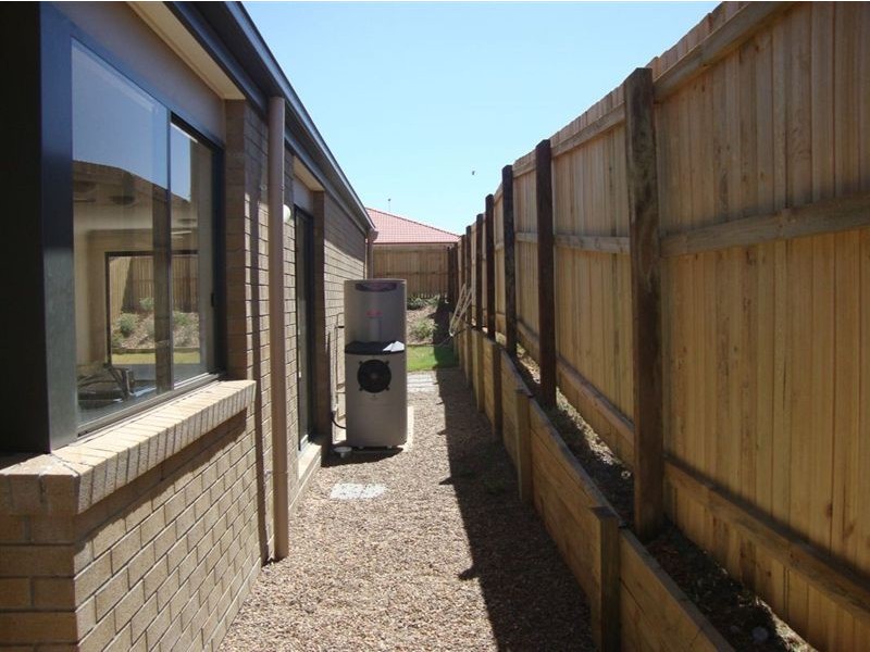 2/20 Harrier Place, Lowood QLD 4311