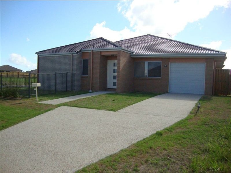2/5 Sandpiper Drive, Lowood QLD 4311
