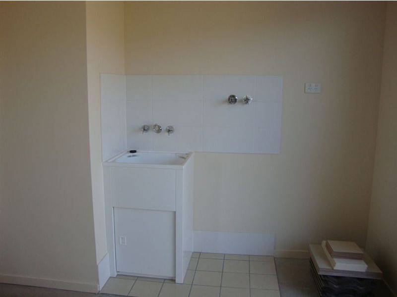 2/5 Sandpiper Drive, Lowood QLD 4311
