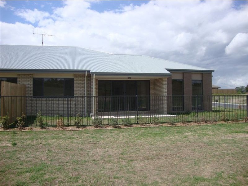 2/28 Sandpiper Drive, Lowood QLD 4311