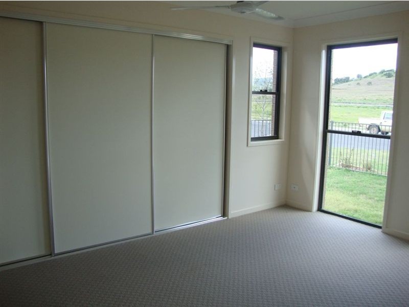 2/28 Sandpiper Drive, Lowood QLD 4311