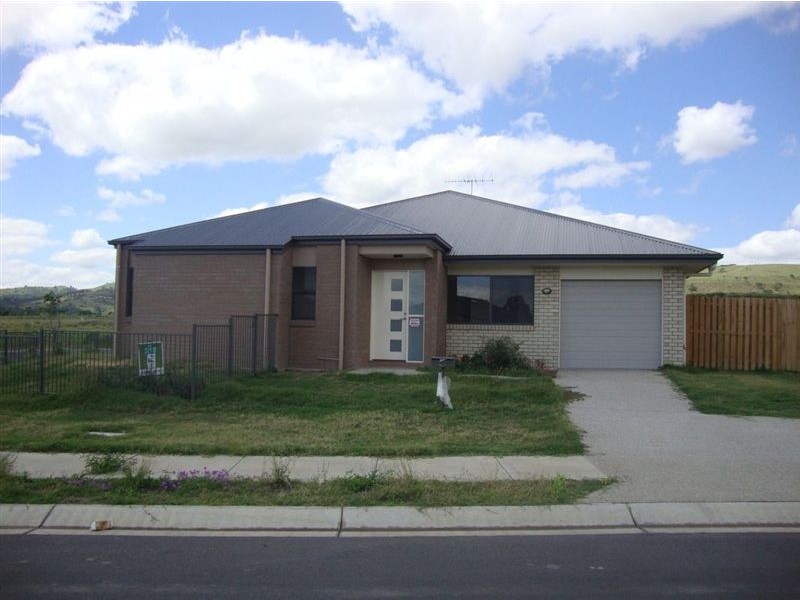 2/7 Sandpiper Drive, Lowood QLD 4311