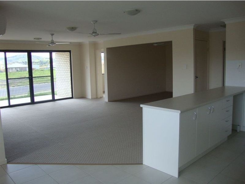 2/7 Sandpiper Drive, Lowood QLD 4311