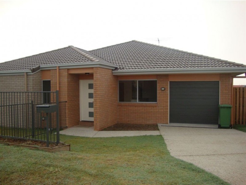 2/9 Harrier Place, Lowood QLD 4311