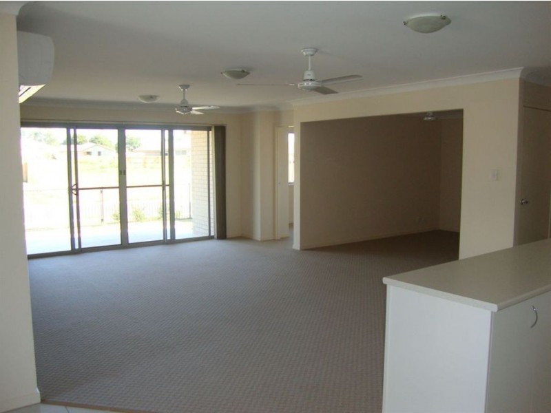 2/9 Harrier Place, Lowood QLD 4311