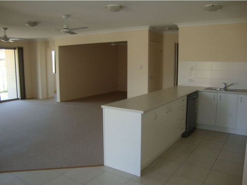 2/9 Harrier Place, Lowood QLD 4311