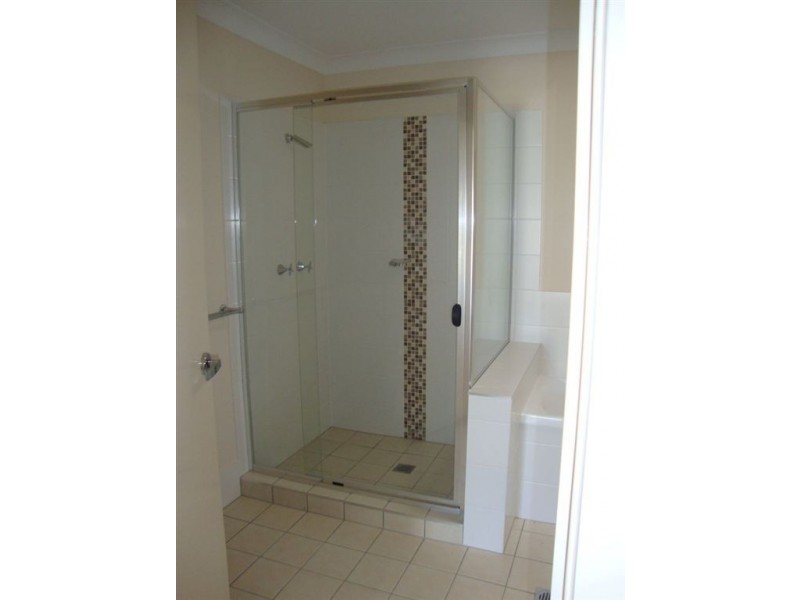 2/9 Harrier Place, Lowood QLD 4311